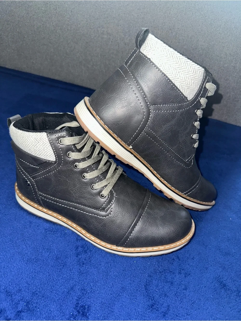 XRAY Footwear Kimball Mens Boots Sz 8.5 Grey Faux Leather Chukka Ankle New